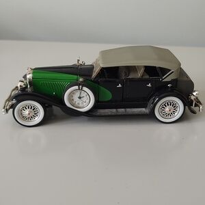 1934 Duesenberg Model J Black And Green Model Car With Clock Tire